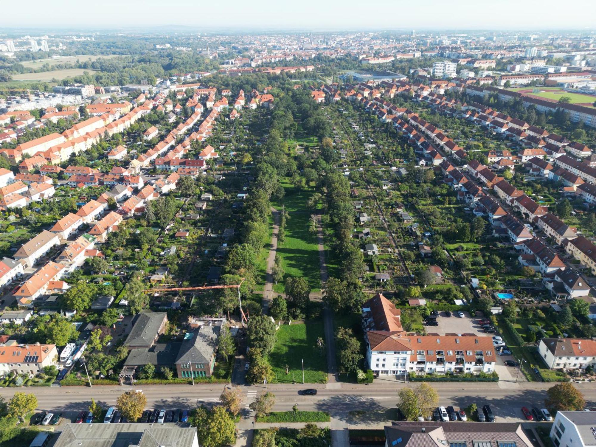 Fewo Am Park - 4P, Boxspringbett, Balkon, Smarttv, Gesundbrunnen, Familienfreundlich Halle  Bagian luar foto