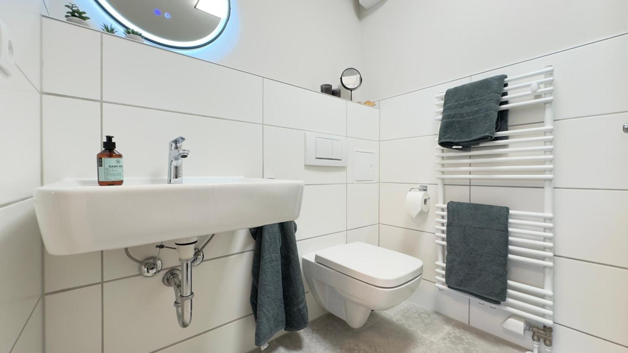 Fewo Am Park - 4P, Boxspringbett, Balkon, Smarttv, Gesundbrunnen, Familienfreundlich Halle  Bagian luar foto